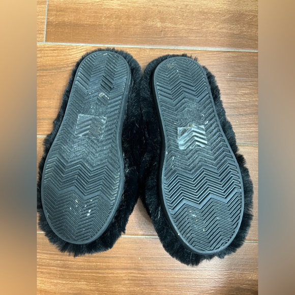 Steve Madden house slippers - Picture 2 of 4